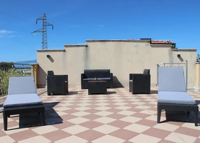 - Pizzo Club شقة *