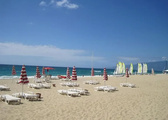 - Pizzo Club شقة *